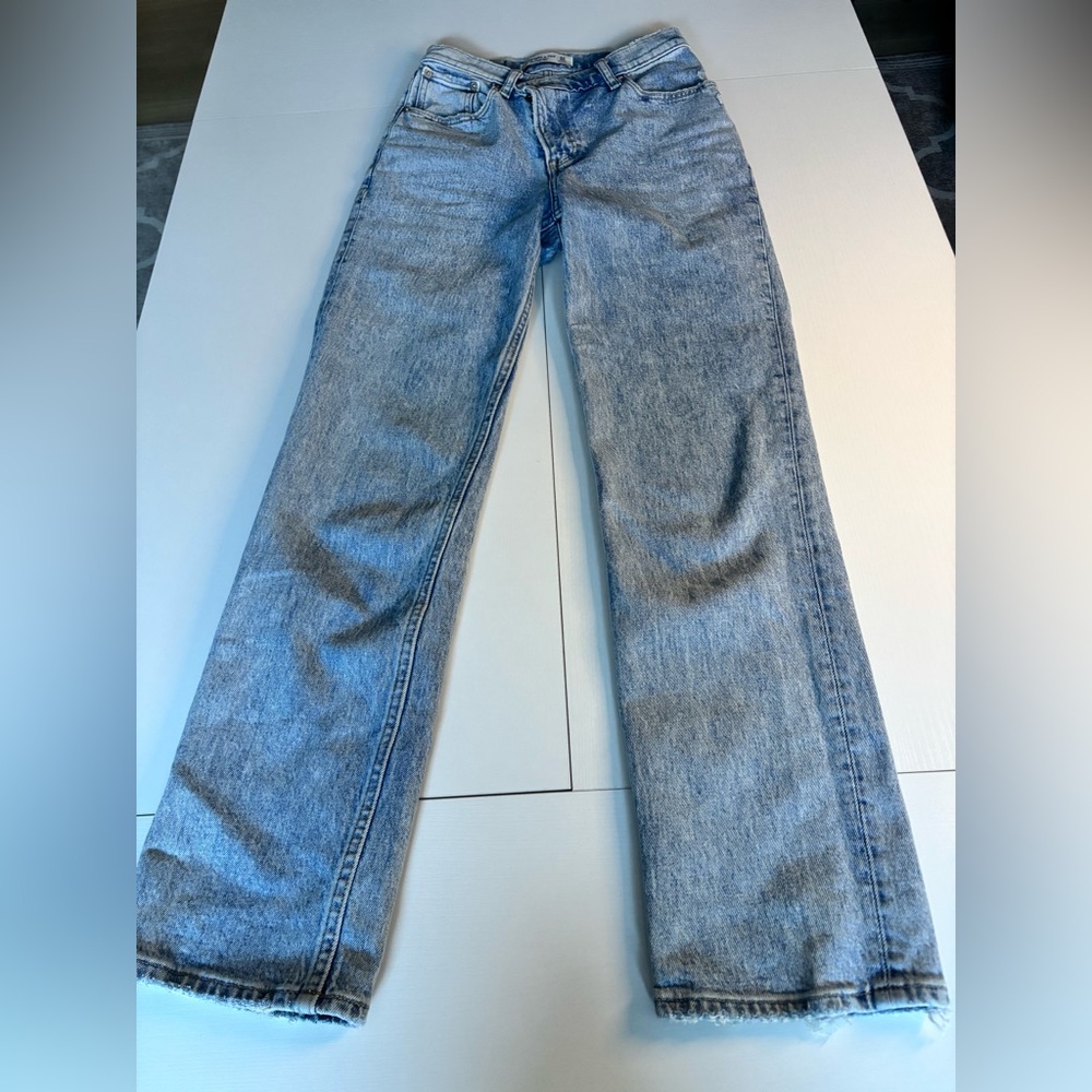 Abercrombie & Fitch 90’s Ultra High Rise Straight Jean Off-Centered Button 24S